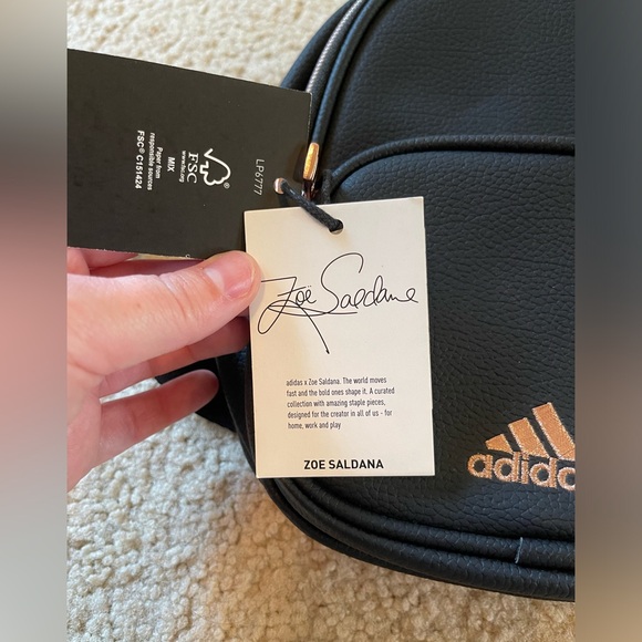 *NWT* Mini adidas backpack (with zipper damage) - Picture 3 of 12